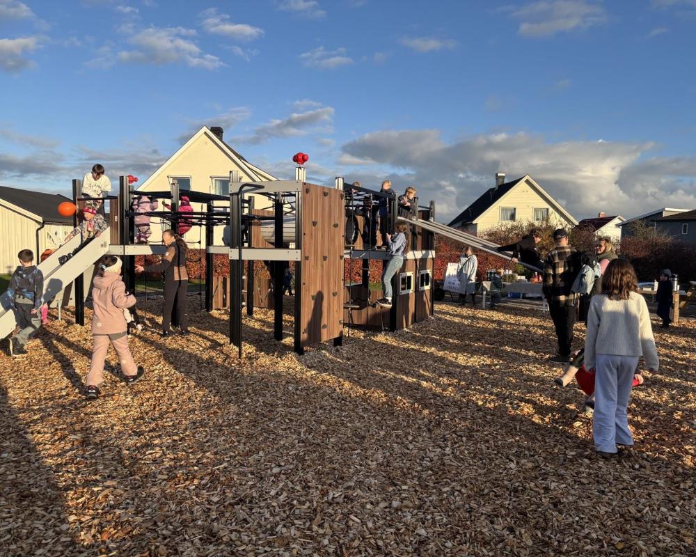 Lenke til artikkel: Lekeplassen i Laskenparken er ferdig!