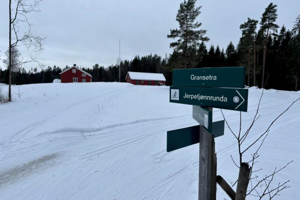 Skilt som viser turløyper.