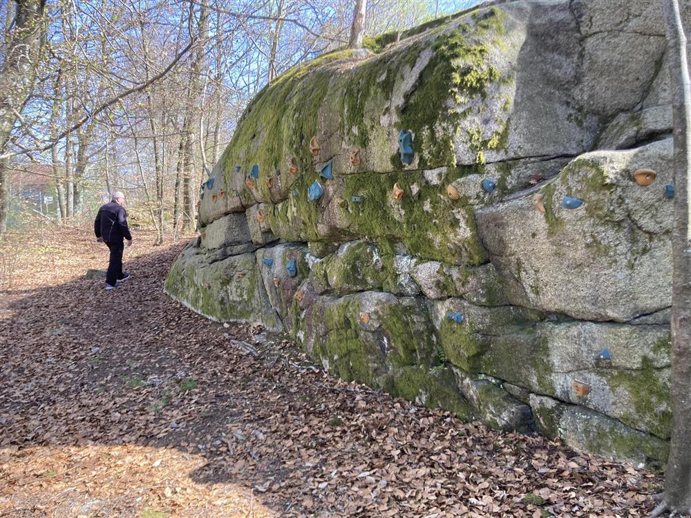 Fjellvegg medklatrepunkt - Klikk for stort bilde