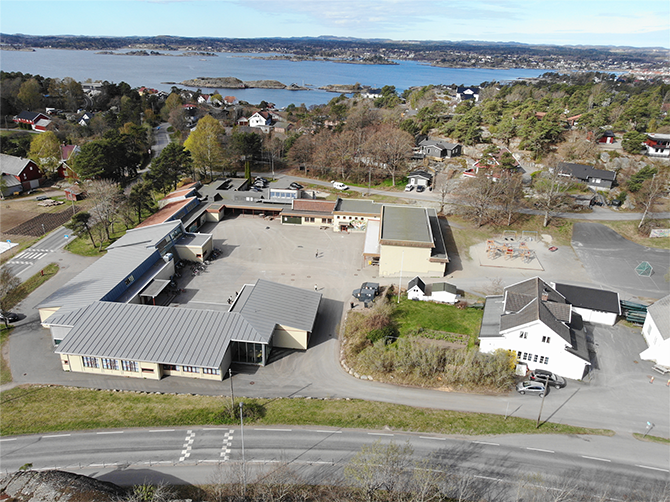 Dronefoto skolebygg