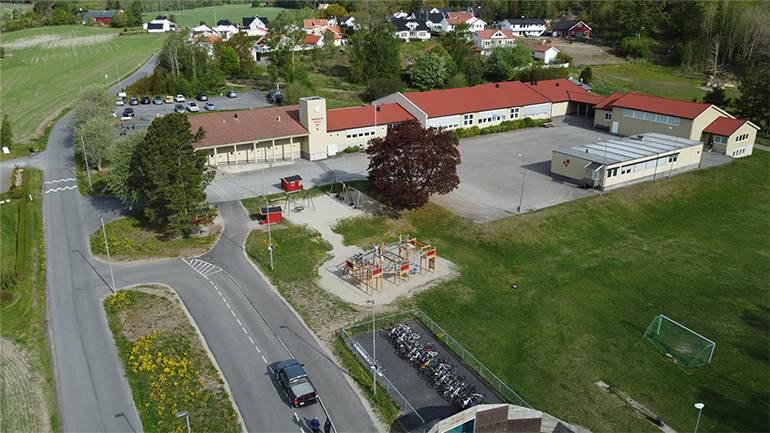 Dronefoto skolebygg
