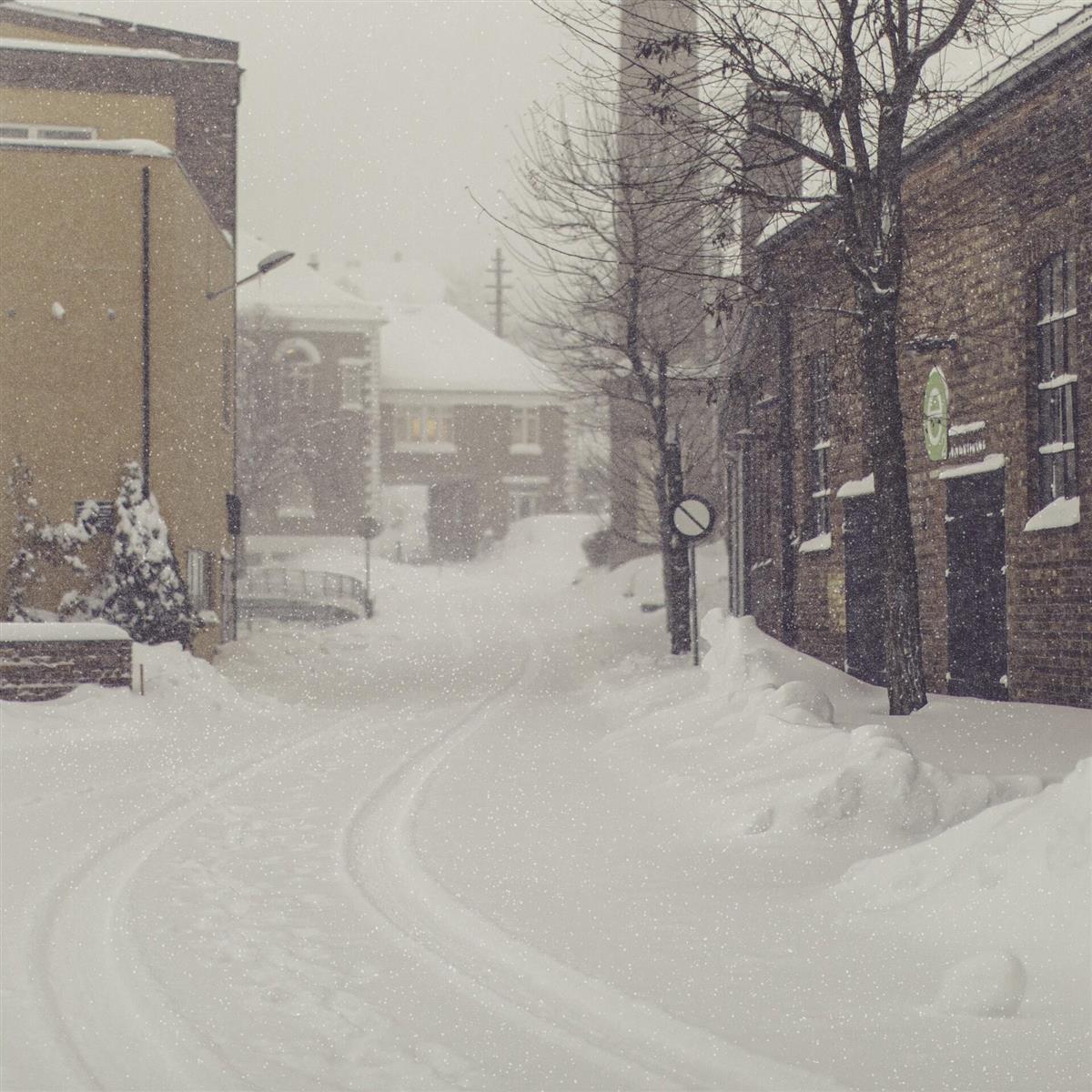 Snødekket gate i Sandefjord sentrum - Klikk for stort bilde