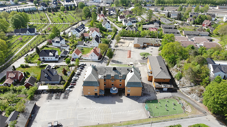 Dronefoto skolebygg