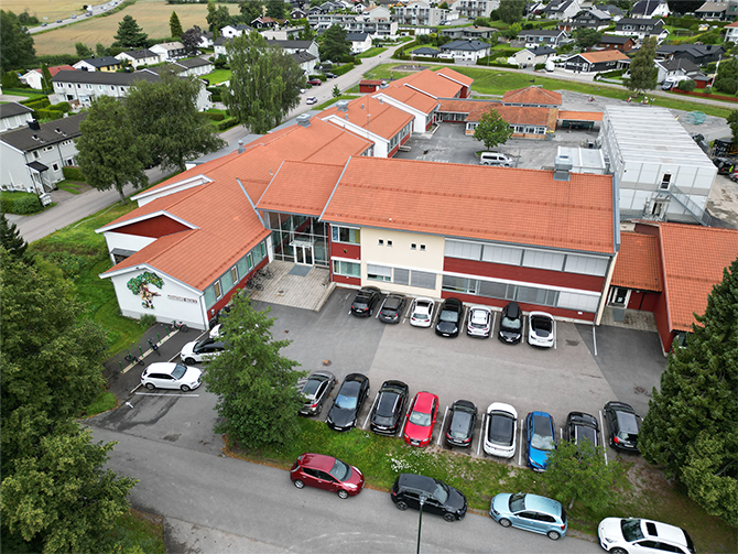 Dronefoto skolebygg