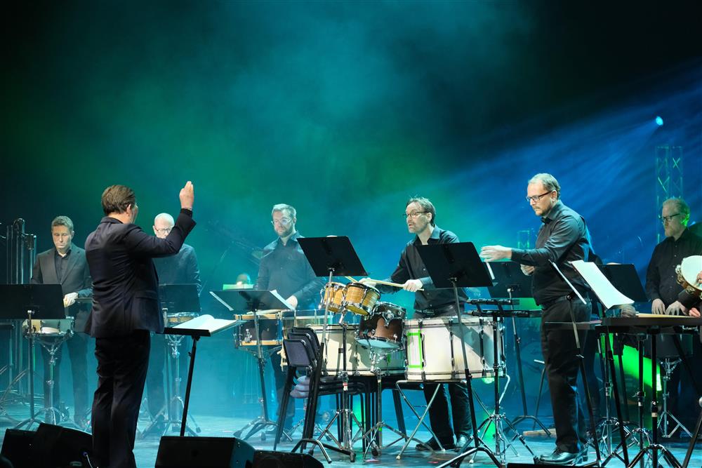 slagverkere på scenen - Klikk for stort bilde