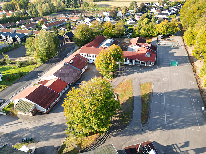 Dronefoto skolebygg