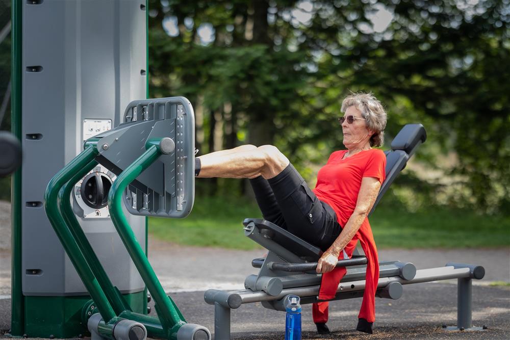 Person som trener benkpress - Klikk for stort bilde