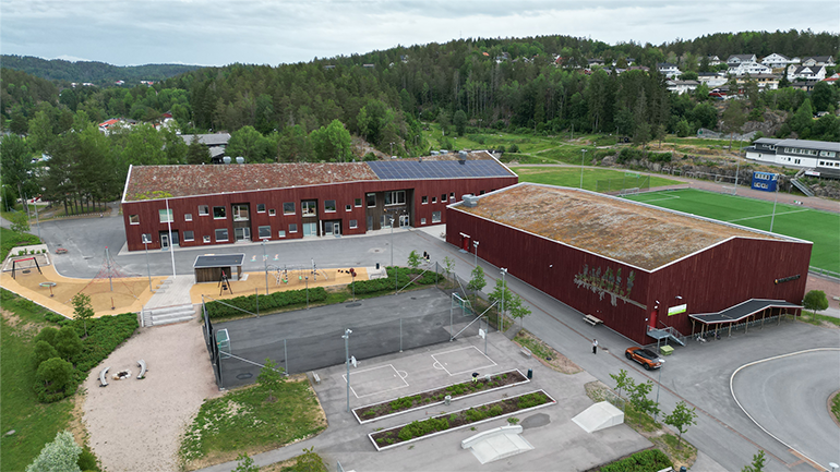 Dronefoto skolebygg