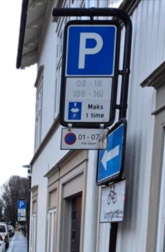 Skilt parkeringsrestriksjoner - Klikk for stort bilde