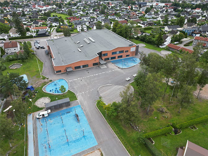 Dronefoto skolebygg