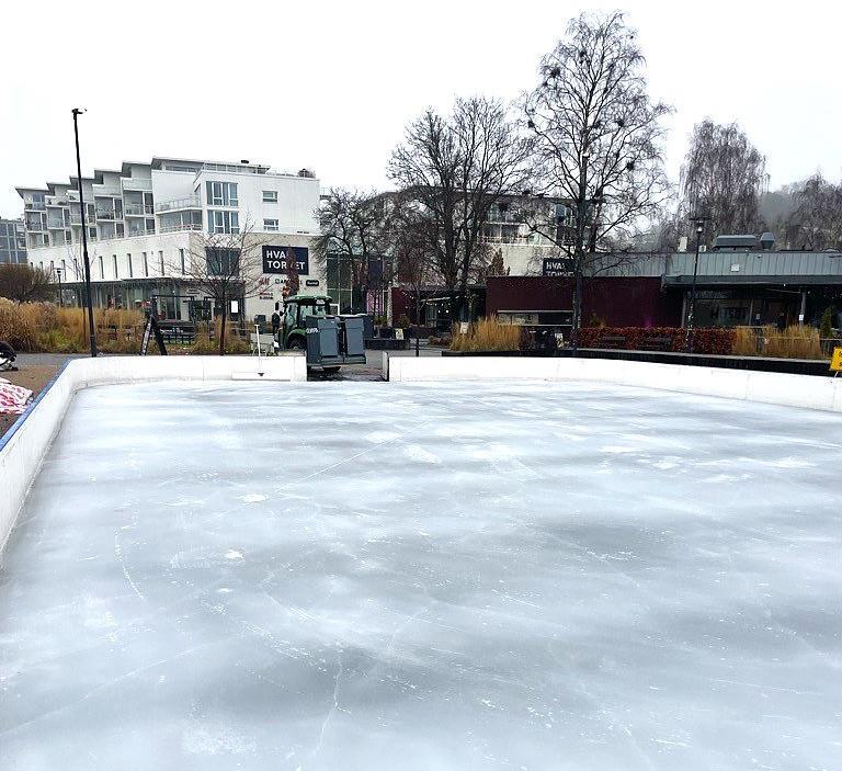 Skøytebane. - Klikk for stort bilde